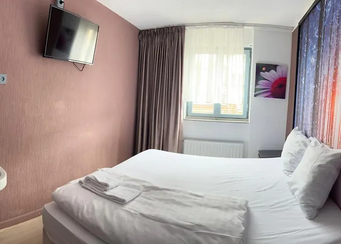 Gaudi 3* Валкенбург